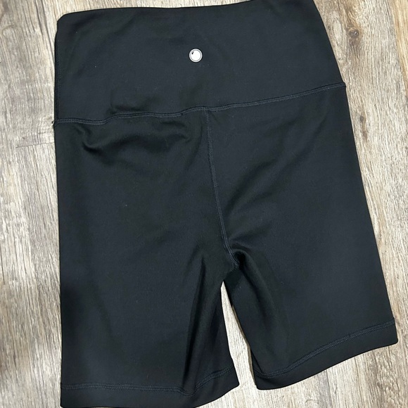 Yogalicious Black High-Waisted Women’s Athletic Shorts Size Extra Small - Picture 3 of 7